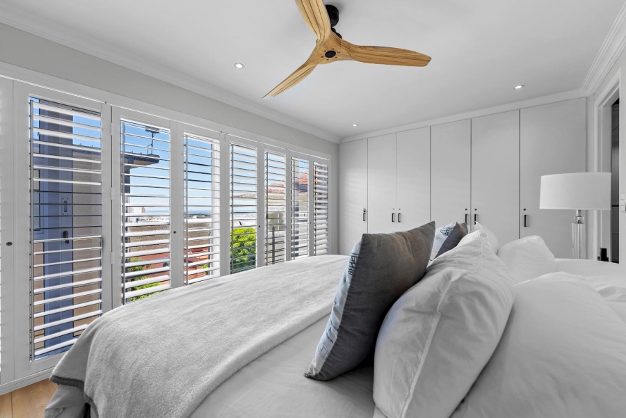 4 Bedroom Property for Sale in Sea Point Western Cape